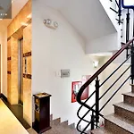S79 Happy Hotel