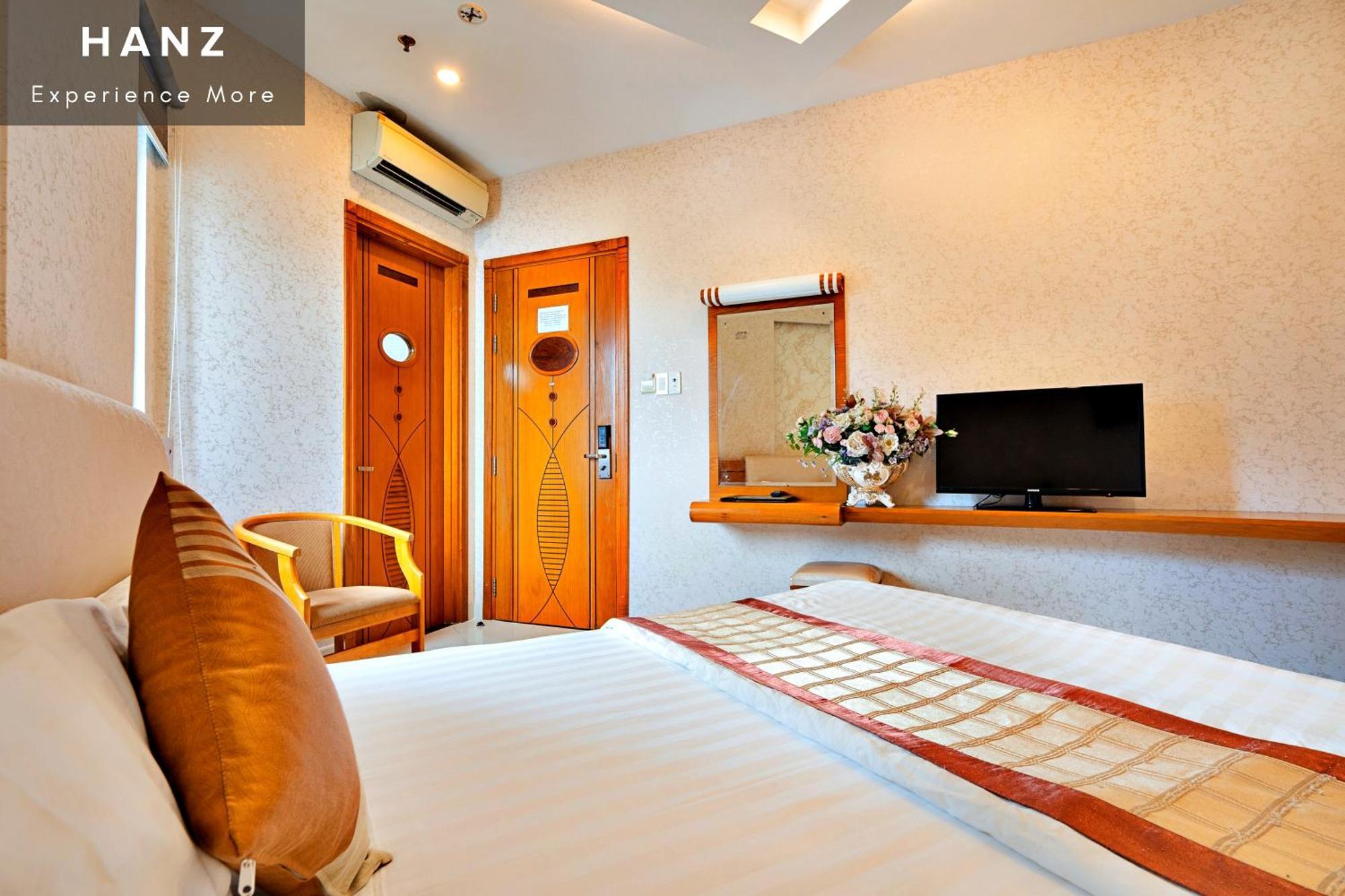 S79 Happy Hotel *