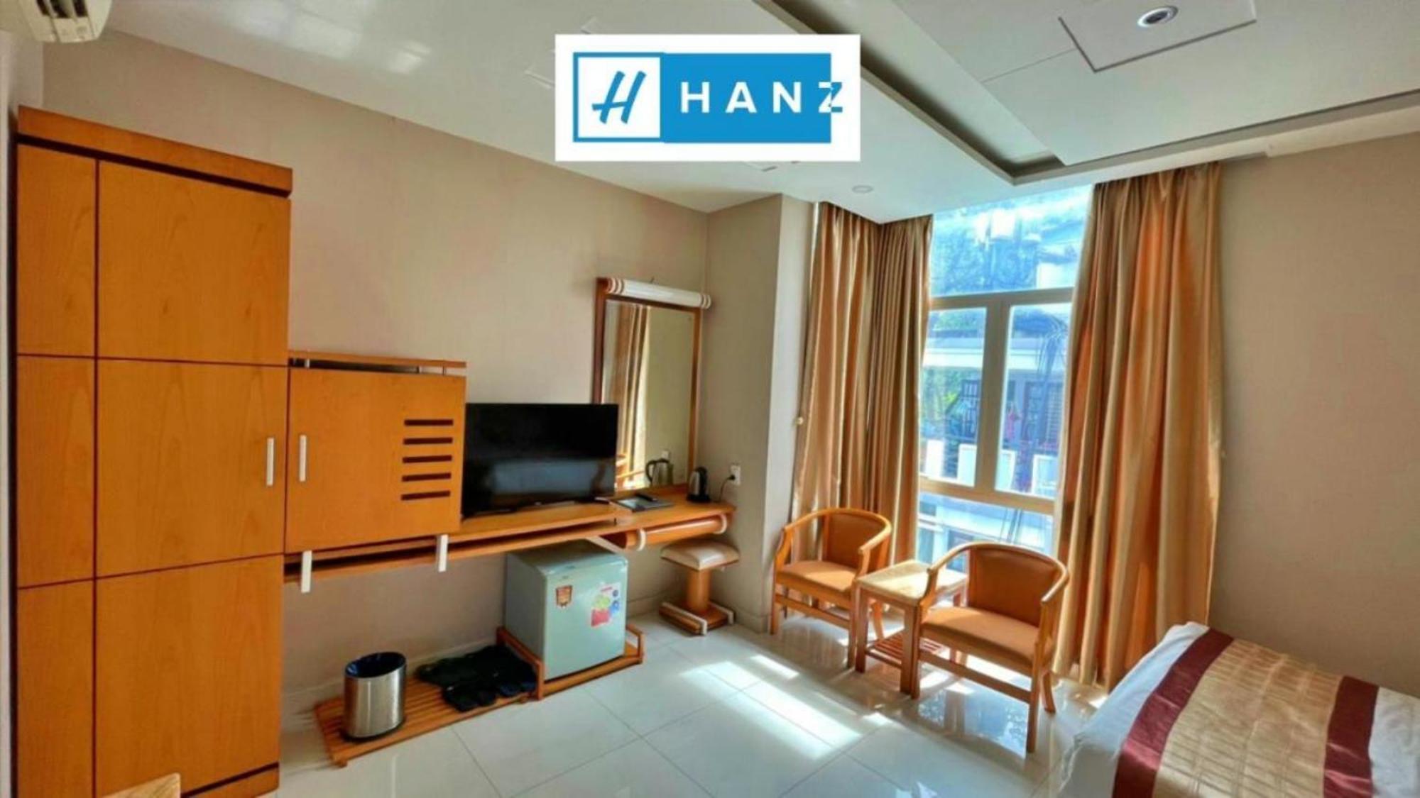 S79 Happy Hotel *